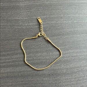 Elegant Gold Bracelet